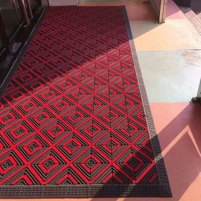 Бинога киришда шоткали коврик. Брусчатка ва гранит устига койилади.