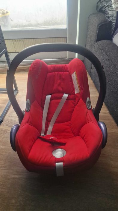 Комплект столчета за кола Maxi-Cosi FamilyFix база + CabrioFix + Pearl – употребявани, в добро състояние