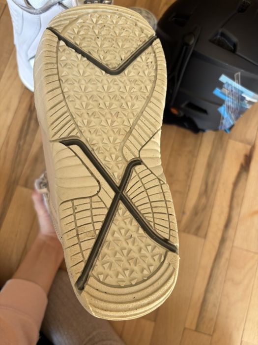 Бели обувки за сноуборд 37 номер