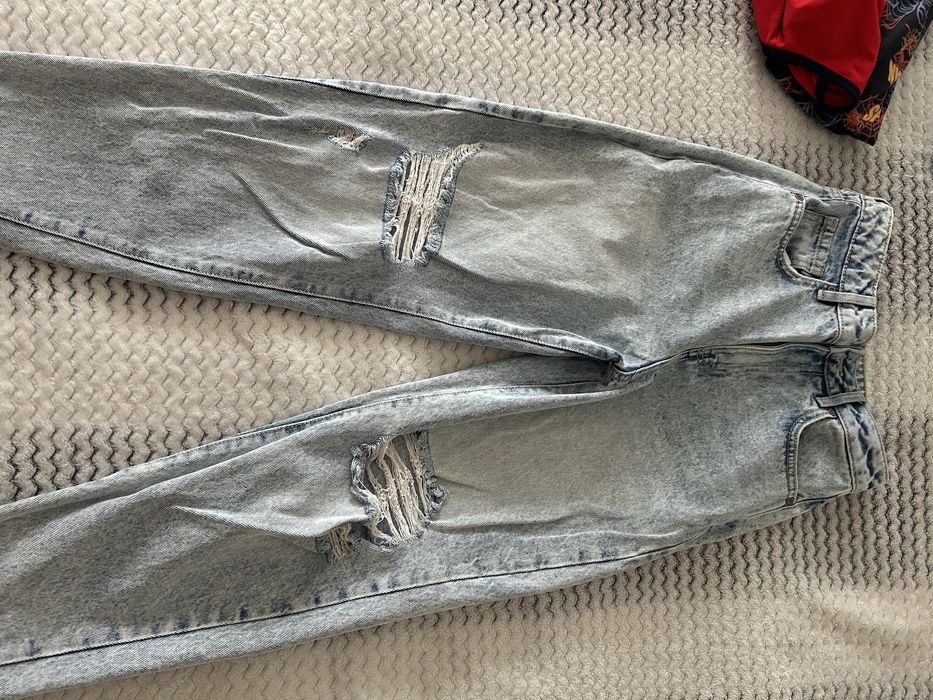 Рваные джинсы