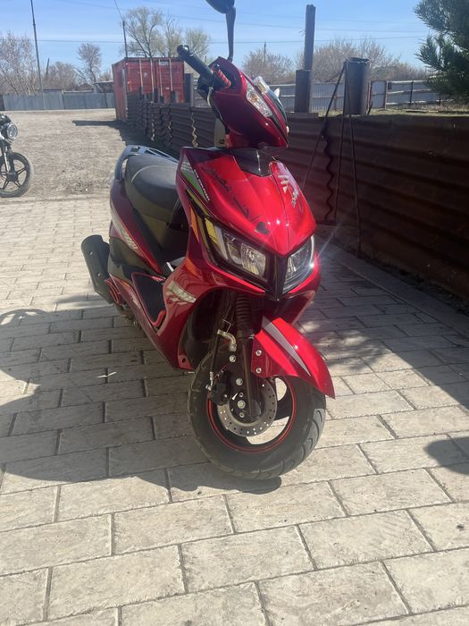 Скутер на ходу ,