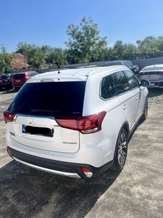 Mitsubishi Outlander 7 locuri, avariat, AVARIATE