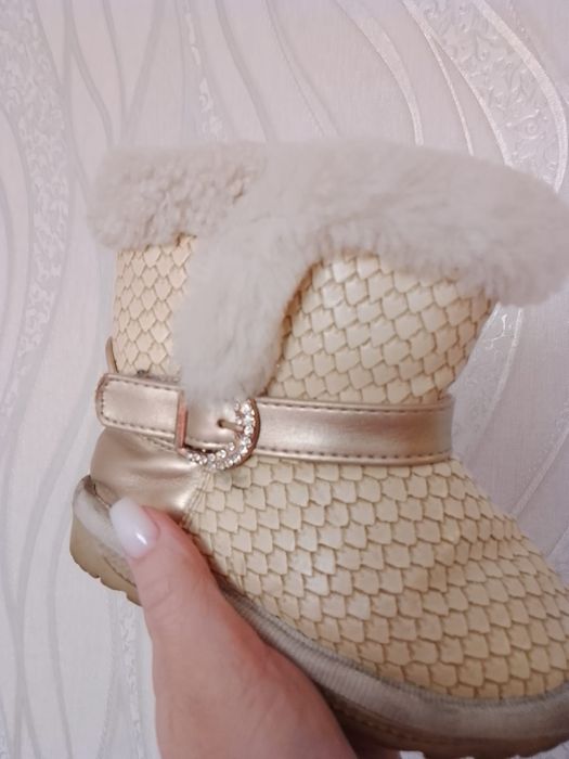 Продам обувь детскую