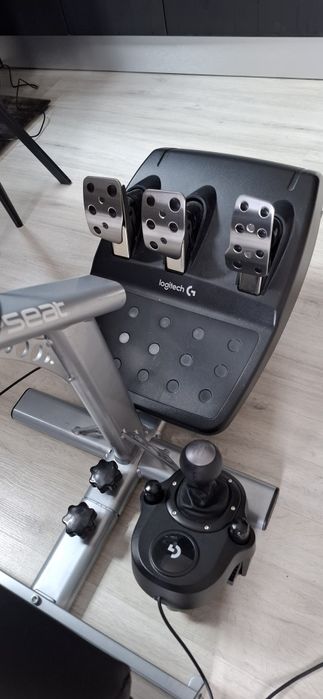 Volan Logitech G29 + pedale + schimbator nou