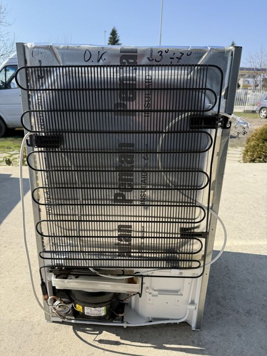 Малък хладилник за вграждане Bosch