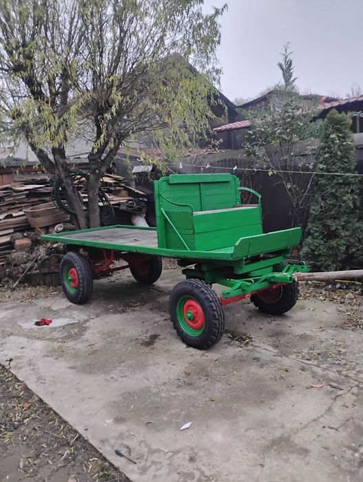 Vând platforma pentru cai