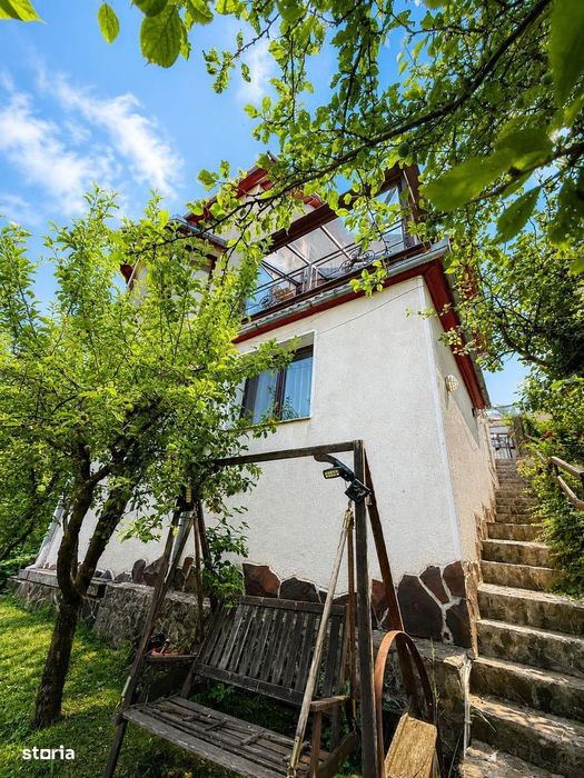 Casă cu 4 camere, priveliște panoramică, terasă, grădină si foisor