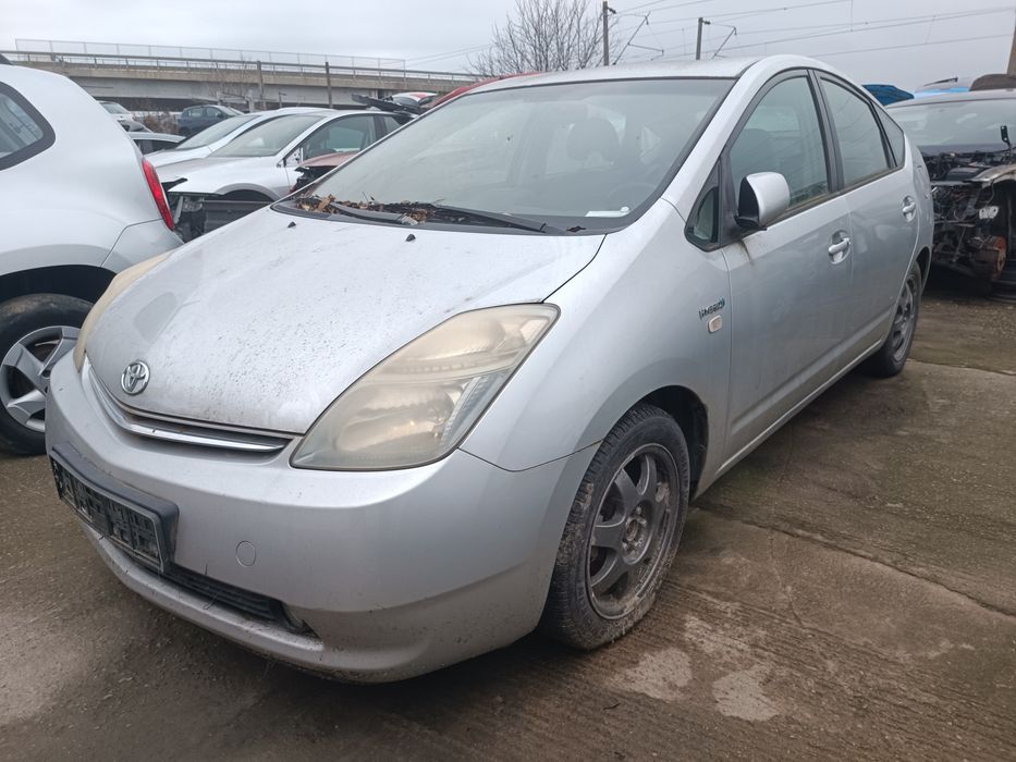 Dezmembram Toyota Prius, an 2006, motor 1.5 benzina+electric