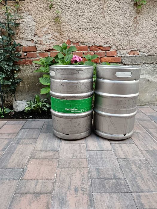 Vand 2 butoaie din inox, capacitate 50 l