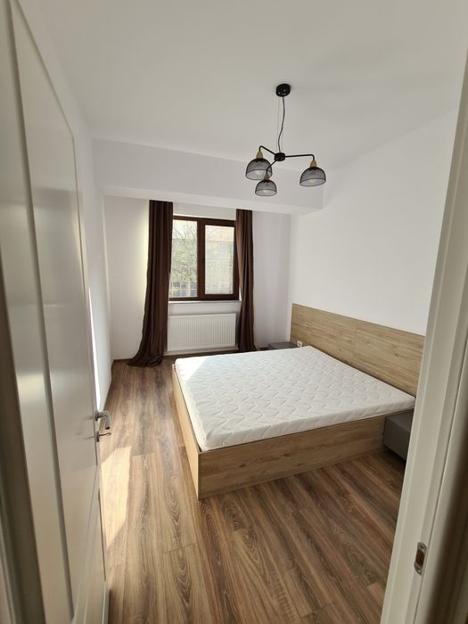 Inchiriez apartament central cu 3 camere si loc de parcare subteran