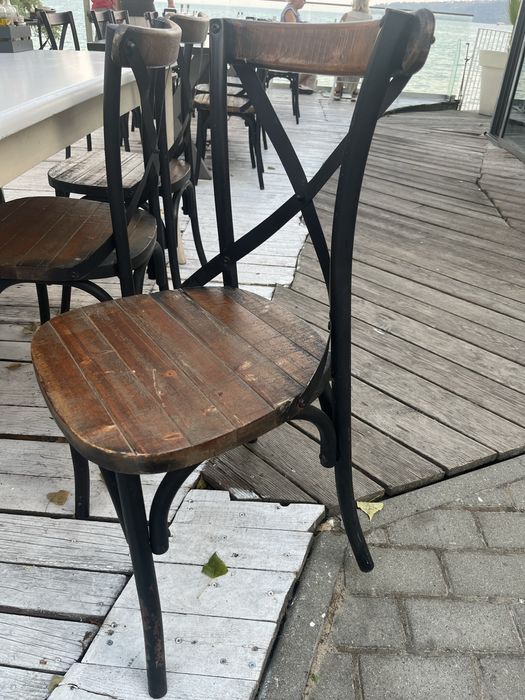 Дървен стол