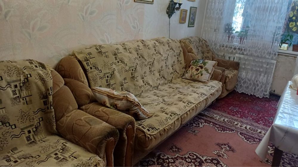 Отдам диван и два кресла