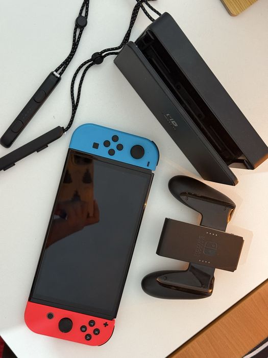 Nintendo switch Oled почти новый