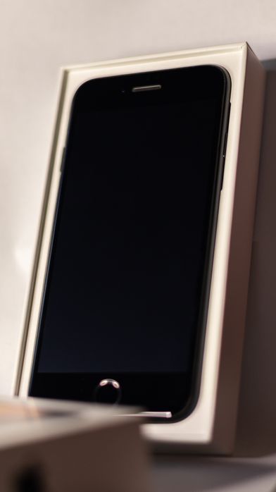 iPhone SE 2022 64GB + Cutie | 72% Baterie