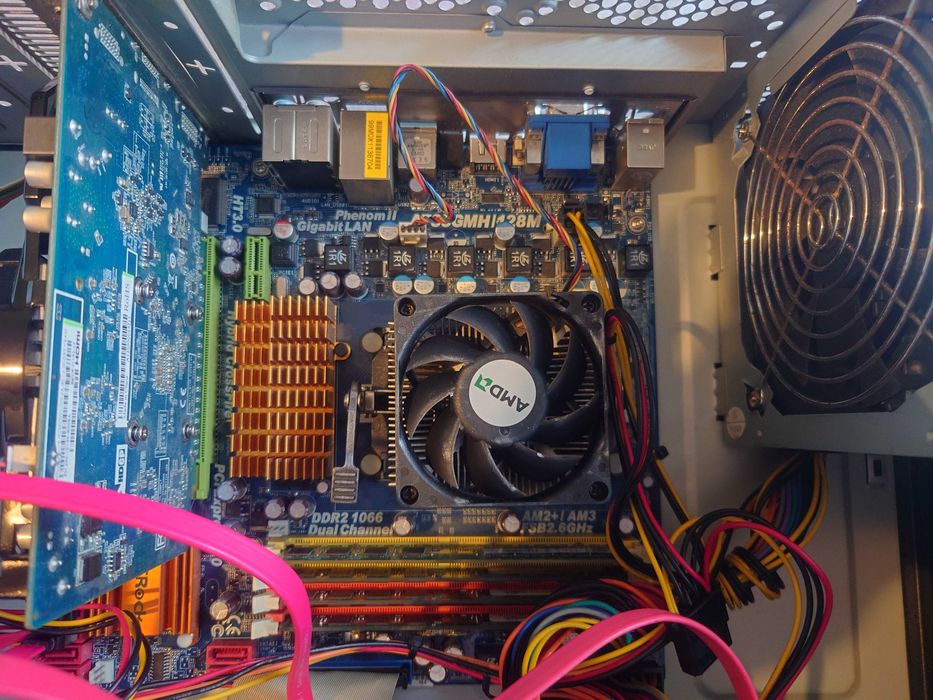 Amd phenom II двуядрен Video вградено Gigabit one A785GH 128M 4x2GB DD