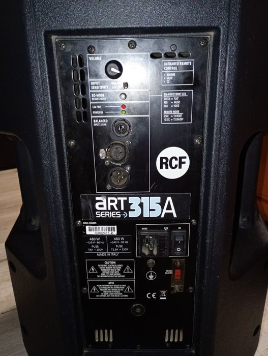 Vând boxă activă  RCF art315A