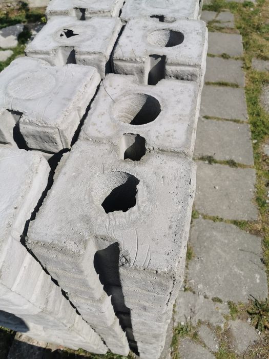 Stâlpi gard,coame gard