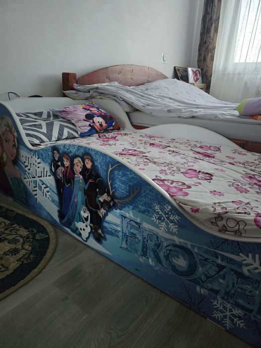 Pat Frozen pentru fetite.