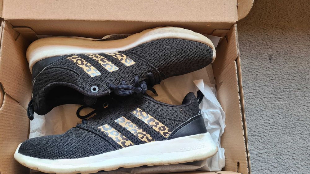 Маратонки адидас