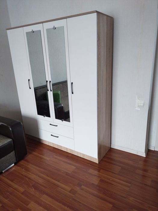 Шкаф шипонер 4 дверный