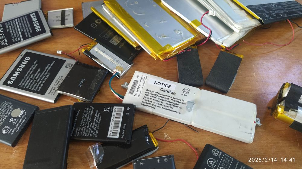 Батарейки li-on разные