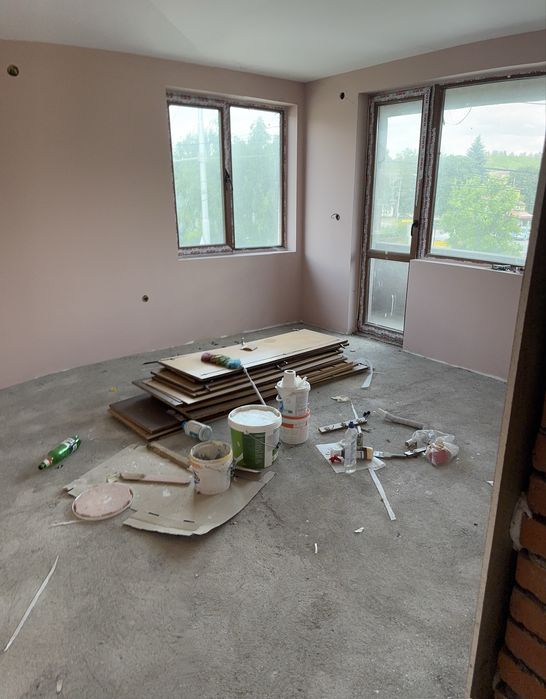 Етаж от къща с двор в центъра на Панагюрище