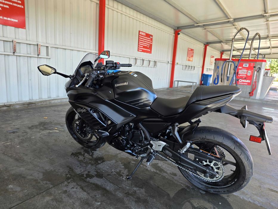 Kawasaki Ninja 650 ES+ Metallic Spark Black
