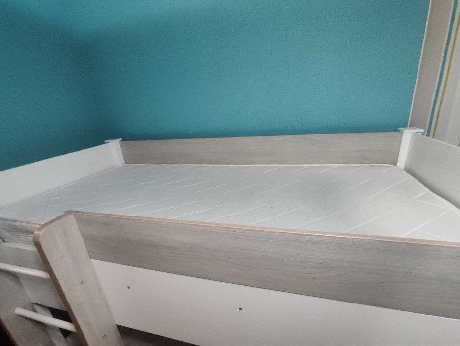 Двухъярусная детская кровать