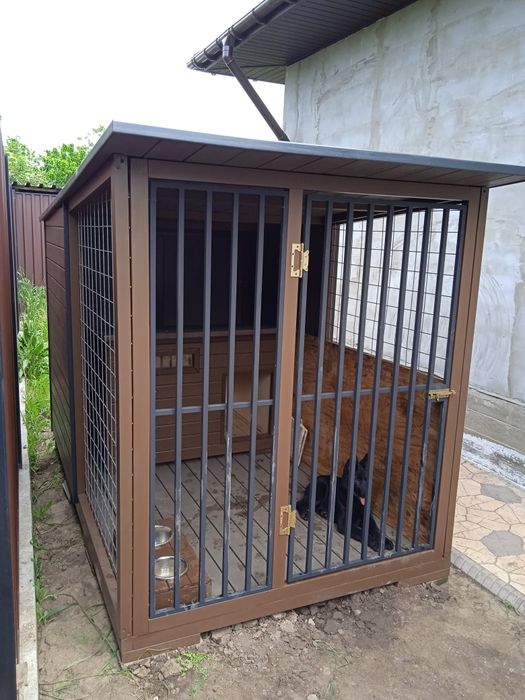 Утеплённые будки и вольеры