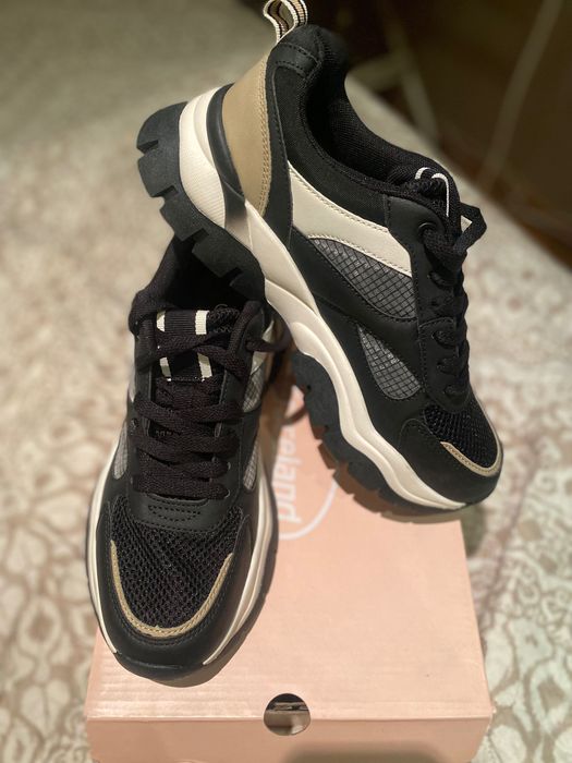 Маратонки чисто нови 40номер  Graceland