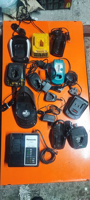 Set 12 incarcatoare diverse bosch, dewalt , makita,panasonic etc