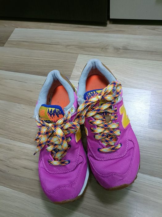 Vând adidași new balance