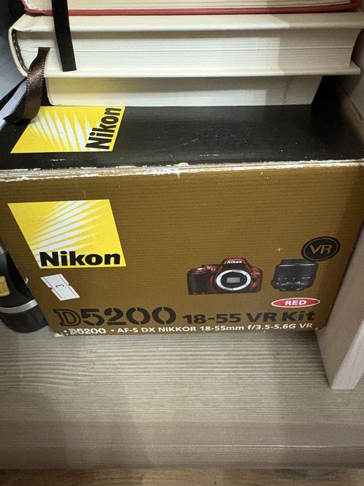 Nikon D5200 + 18–55 VR (красный)