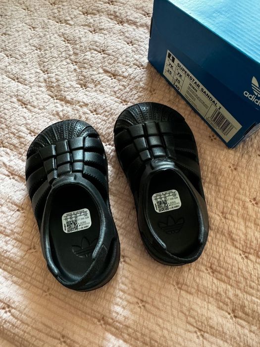 Десткие сандалии adidas