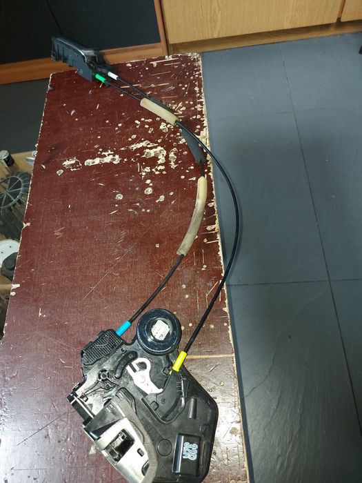 Брава на врата за Toyota Avensis Sedan T25