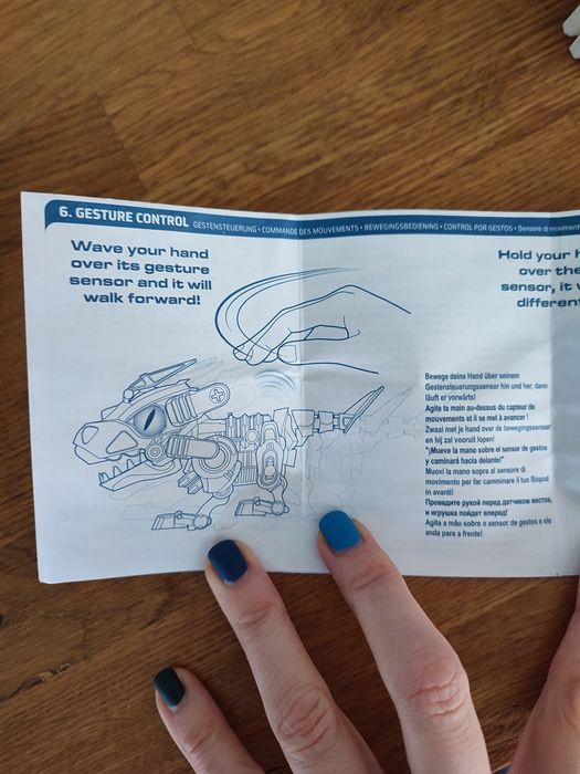 Dinozaur Biopod cu sunete si lumini - umbla