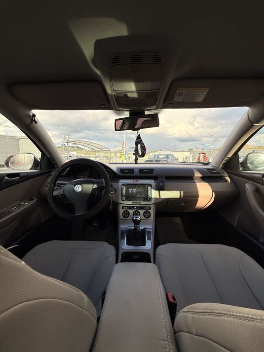 Volkswagen Passat B6 Berlină | 1.9 TDI 105 CP | Xenon | Cameră Marșarier | Încălzire în Scaune | Foarte bine întreținut