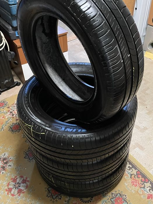 Vand anvelope de vara Michelin intr-o stare buna .