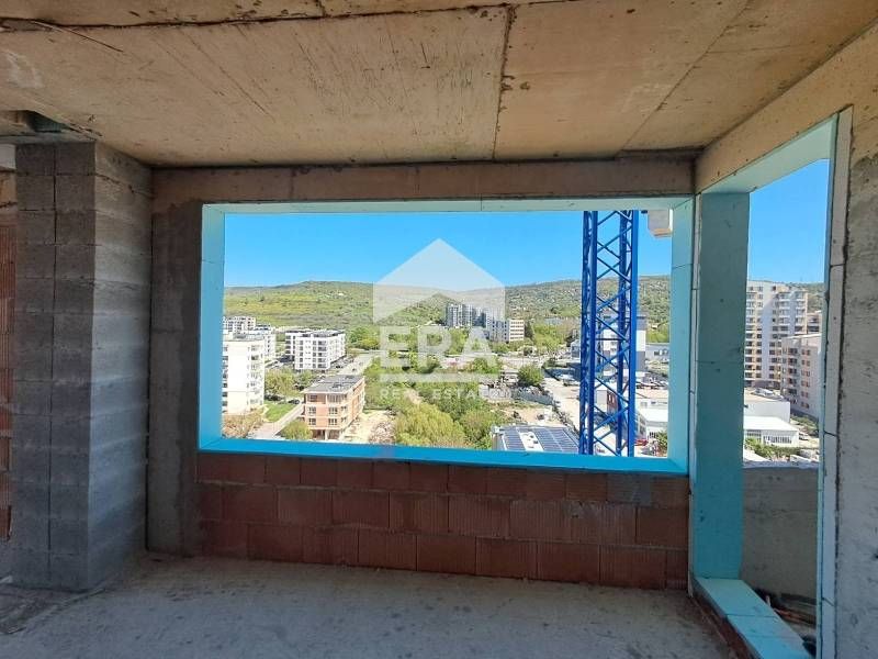 Тристаен апартамент за продажба, с голяма дневна, в новострояща се лук