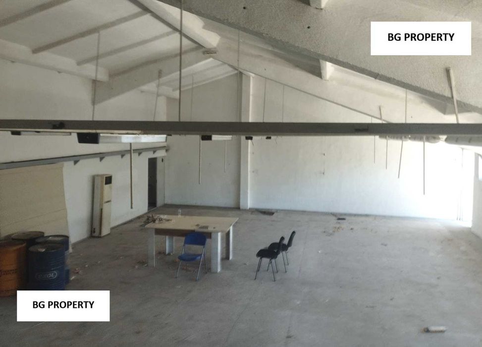 Продава промишлено помещение - сграда с двор