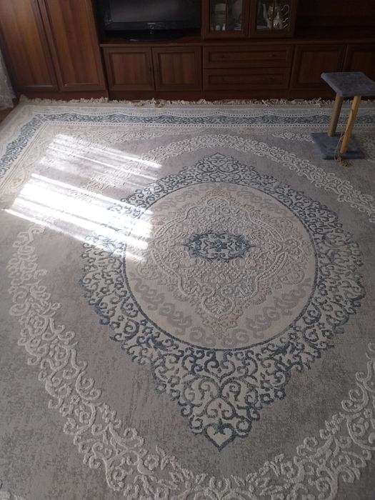 Продаётся ковёр 4×4 м.