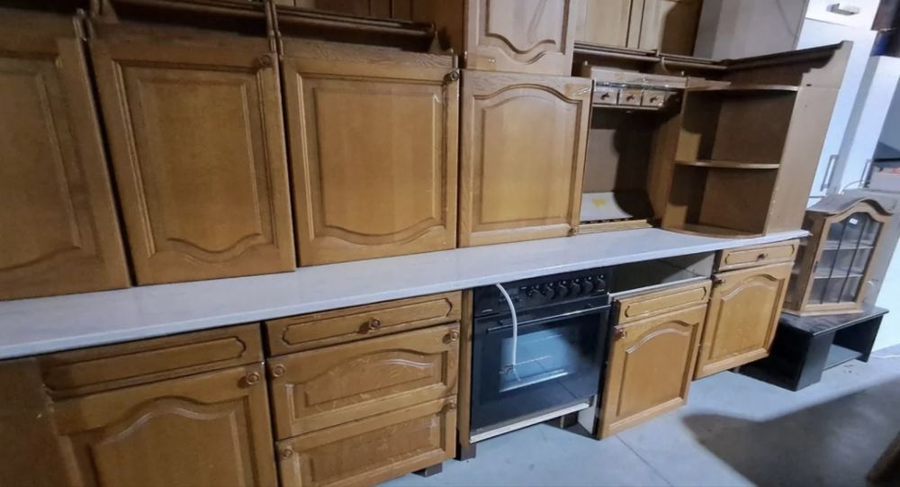 Bucătărie lemn masiv 5 m cu electrocasnice – Mobilă Preda Târgu Neamț