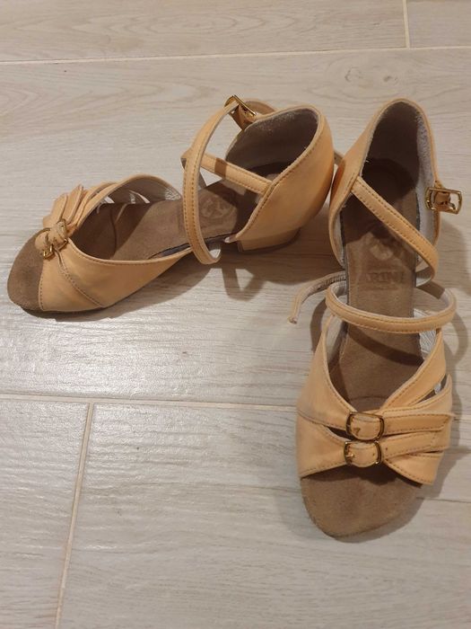 Sandale dans sportiv satin