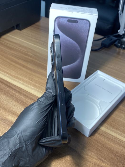iPhone 15 Pro• 128 GB • Black Titanium
