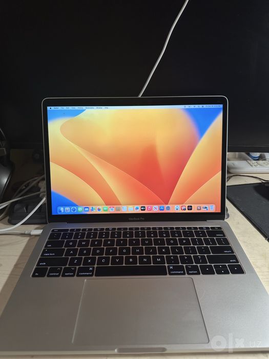 I6/256 Macbook Pro 2O17 256