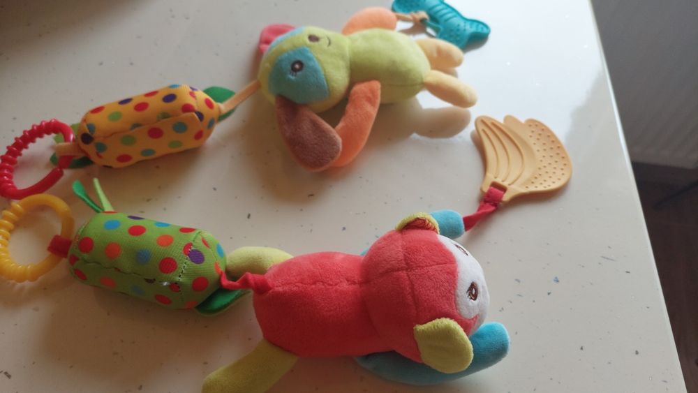 Jucarii cu zornaitoare si parte de silicon de ros