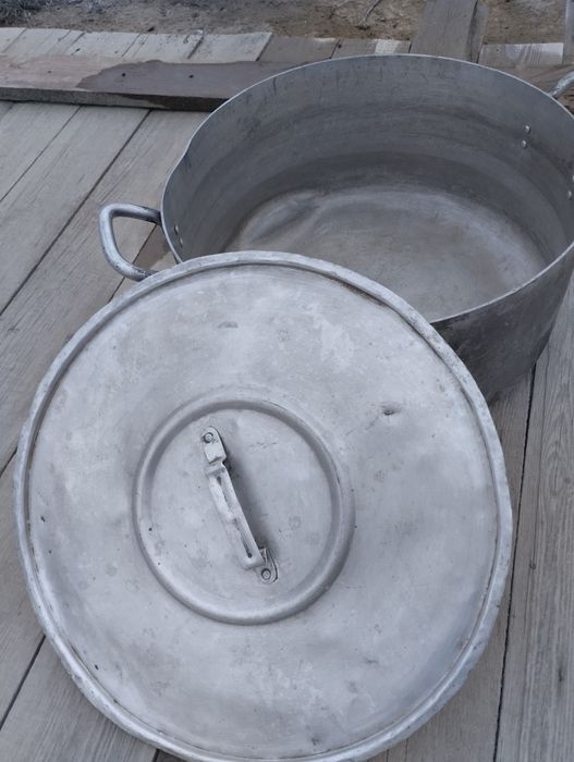 Қолданыста болған улкен жалпақ кастрюль сатылады.