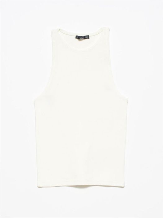 Женские топы в разных цветах