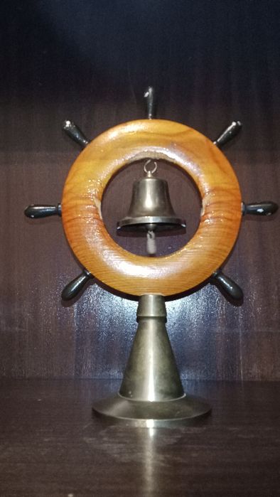 Штурвал корабельный с колоколом. Декор.