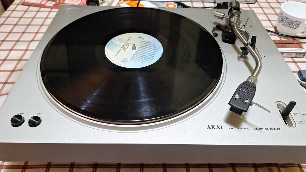 Pick up Akai AP-001C